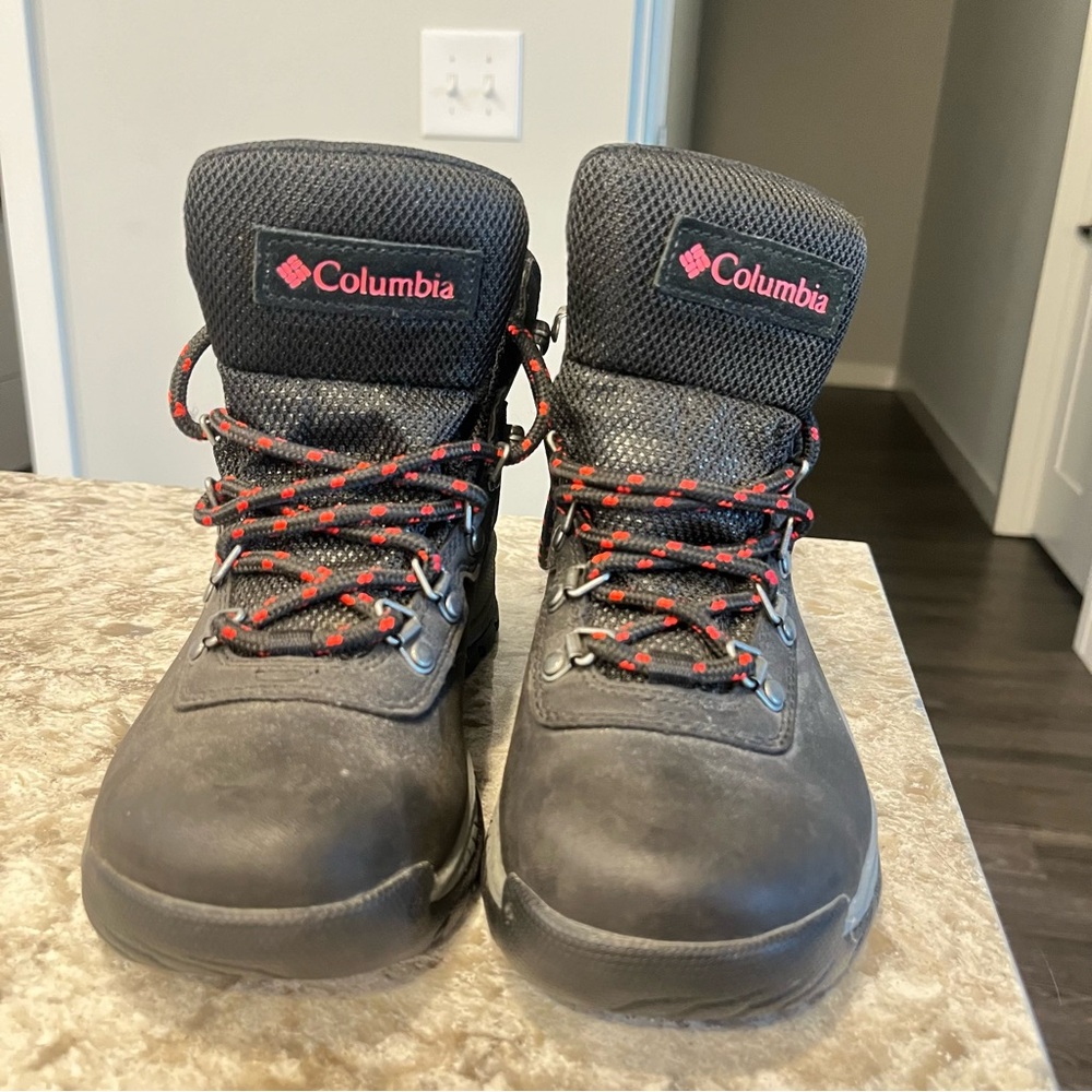 Columbia Women's Newton Ridge Lightweight Waterproof Shoe Hiking Boot